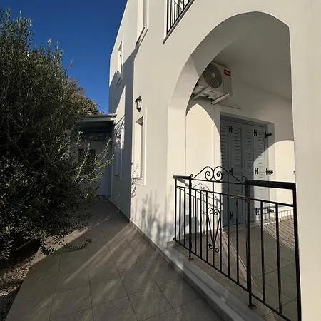 Three Olive Homes Semesterbostad